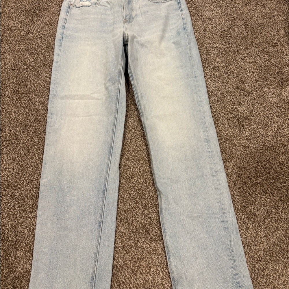 American eagle Super high rise Straight jeans light wash.